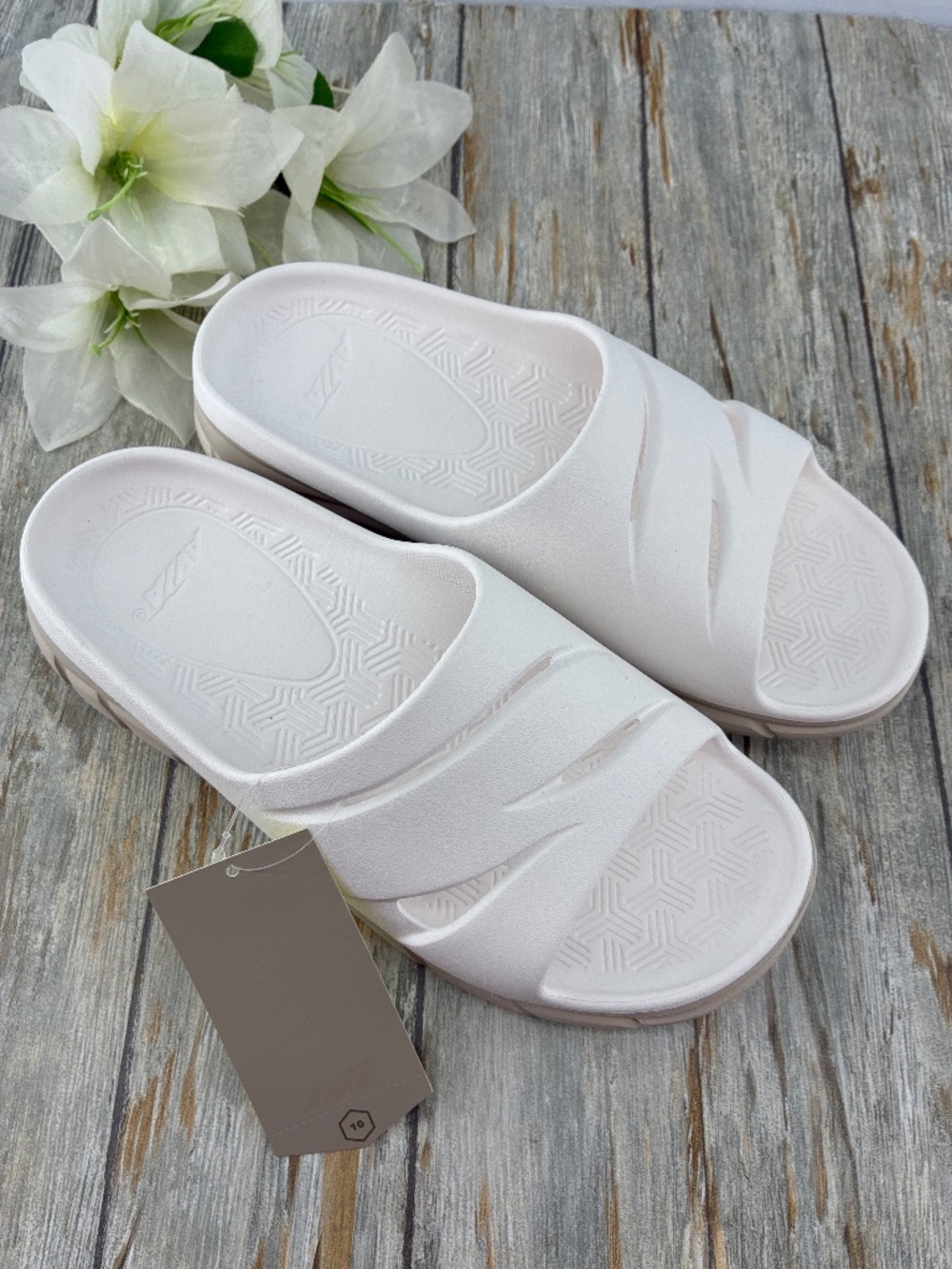 Women’s Two Toned Slide Sandals Shoes Size 10